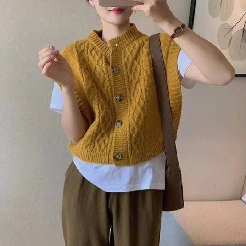 Arlo & Oak Cable-Knit Cropped Vest