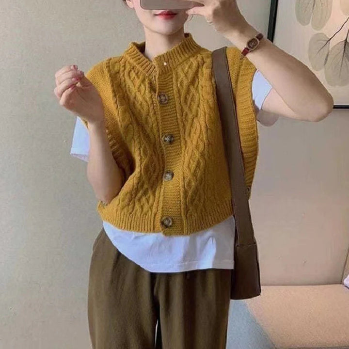 Arlo & Oak Cable-Knit Cropped Vest