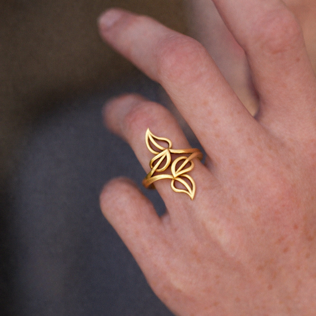 Botanic Crest Cutout Ring
