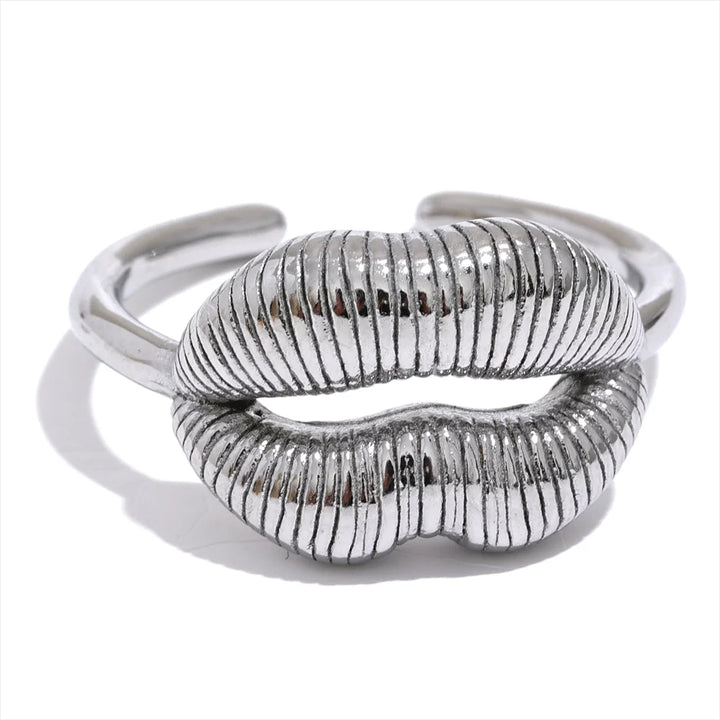 Icon Kiss Ring
