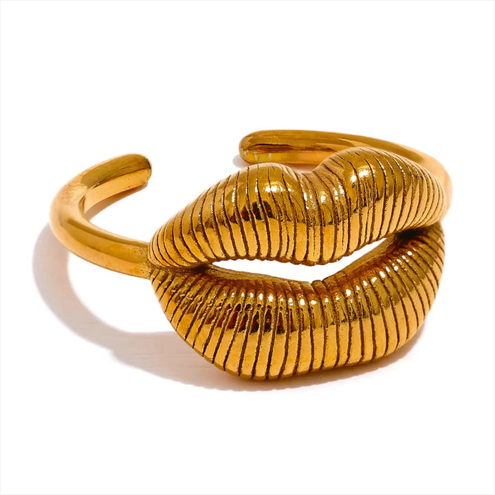Icon Kiss Ring
