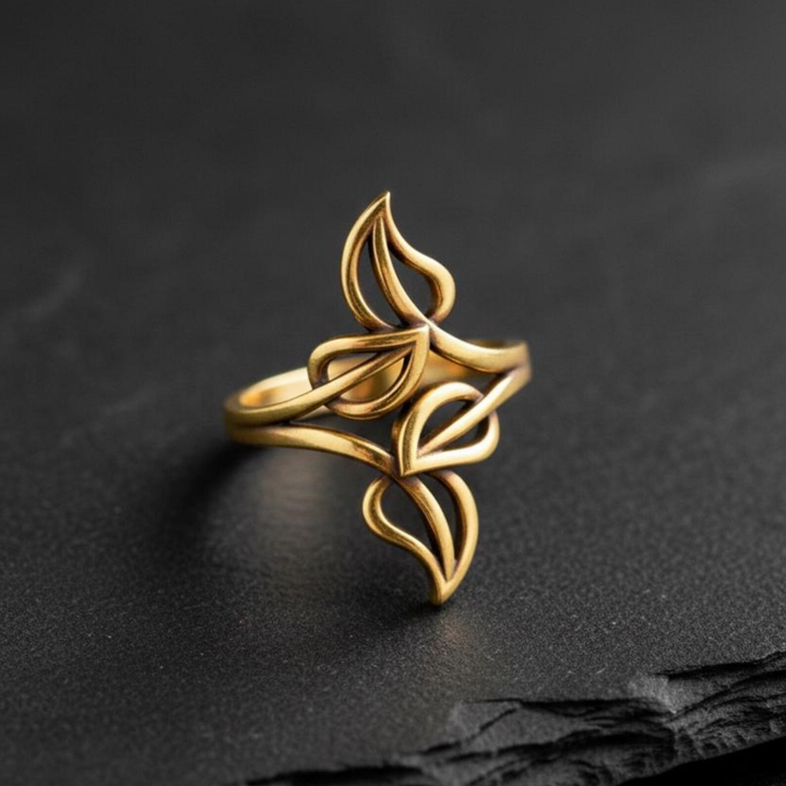 Botanic Crest Cutout Ring