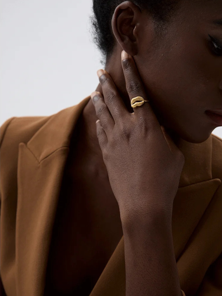 Icon Kiss Ring