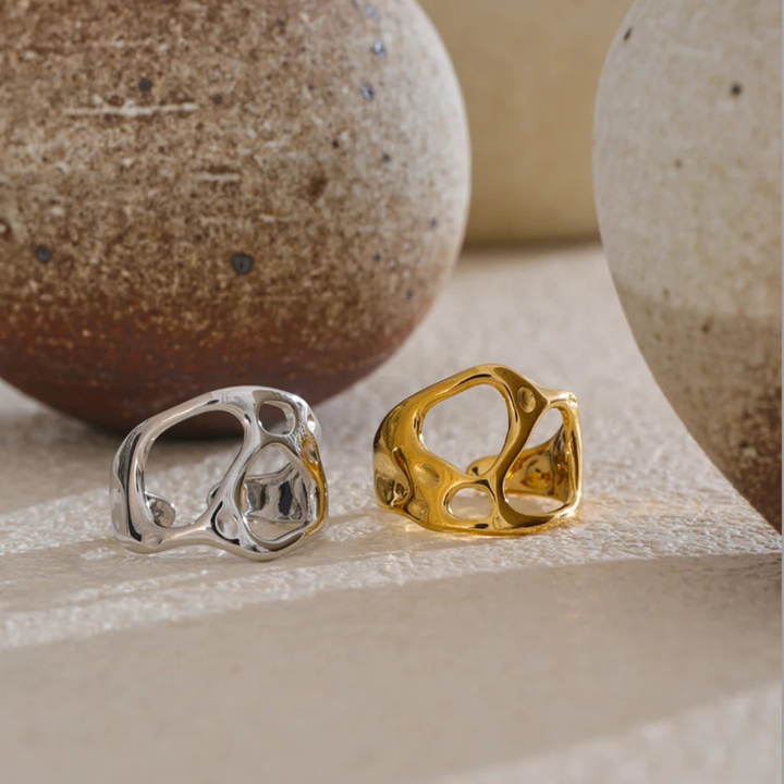 Fluid Abstract Ring