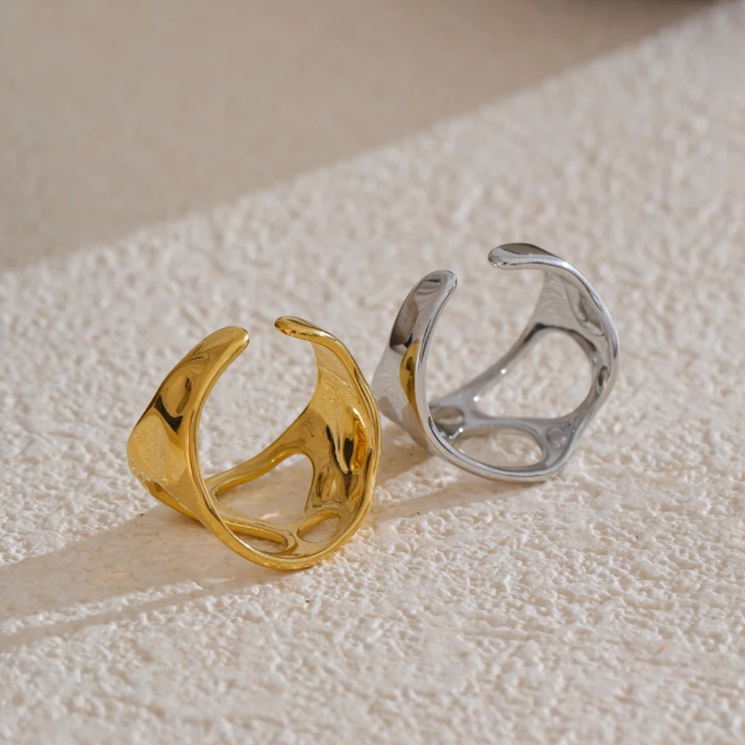 Fluid Abstract Ring