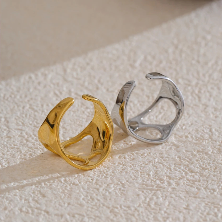 Fluid Abstract Ring