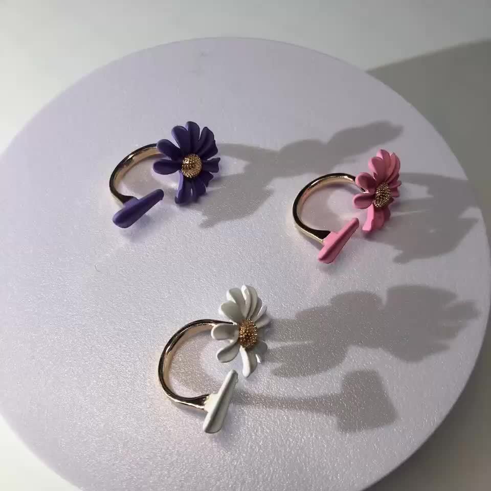Daisy Adjustable Ring